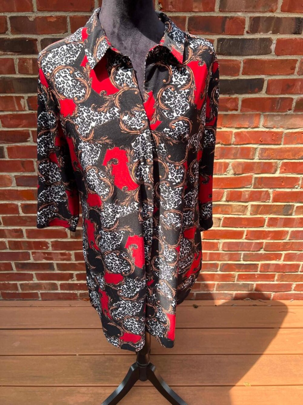 Beautiful Attitudes by Renee Blouse. Great for Work or Socializing. Size LP
